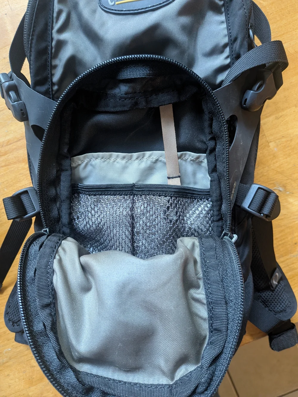 CamelBak M.U.L.E. Men's Hydration Backpack – Black/Grey